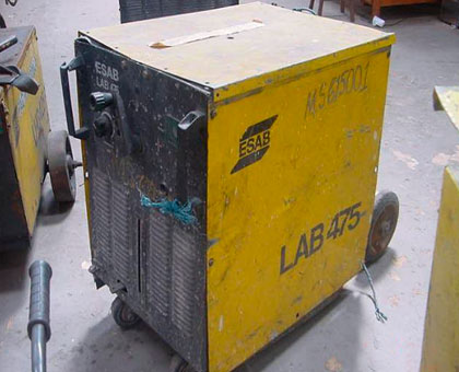 MÁQUINA DE SOLDA MOD. LAB475 - FAB: ESAB - Antes Antes